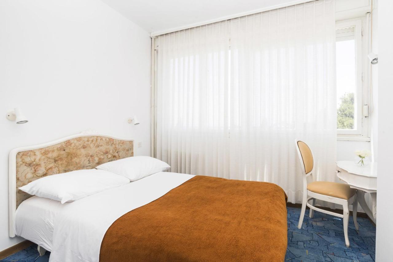 Guest House Adriatic Umag Exterior photo